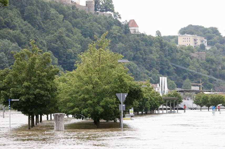 Germany's floods spread along Danube Germany's floods spread along Danube