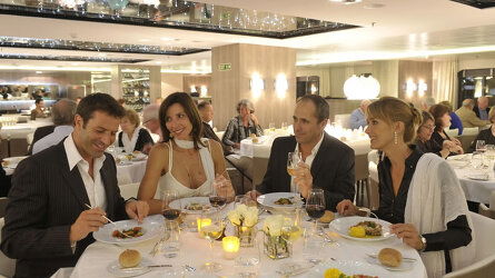 Relaxed Dining Settings