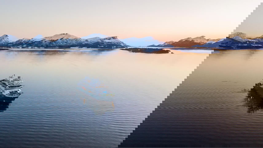 Unexplored Antarctica between Two Continents 