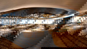 Relaxed Dining Settings