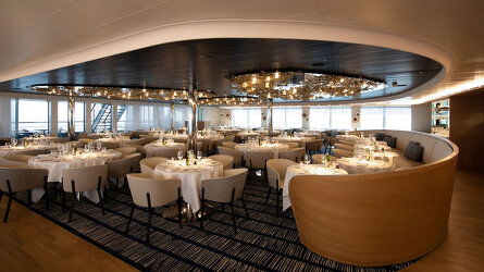 Relaxed Dining Settings