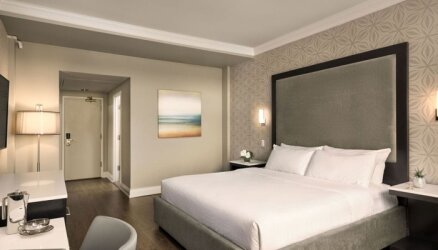 Deluxe Room – Georgian Court Hotel, Vancouver