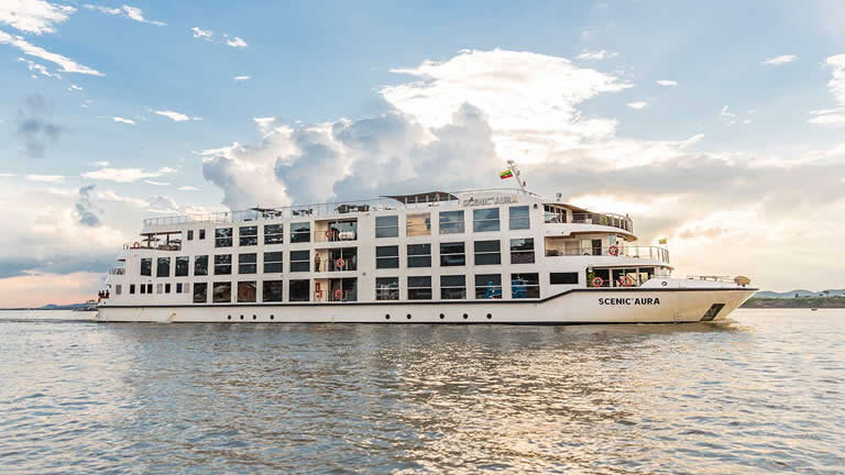 Golden Triangle and Luxury Lower Ganges River Cruise