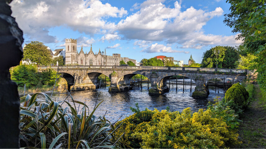 Ireland: Shamrocks & Singalongs
