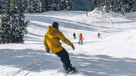 10 Day Get Social: Canadian Rockies (Winter) (Topdeck)