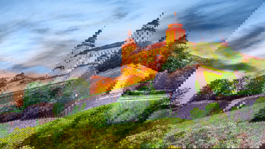 Castles, Vineyards & Villages