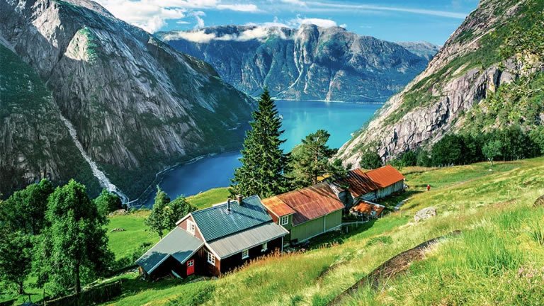 Majestic Fjords & Vibrant Cities