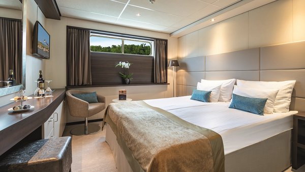 Amadeus Brilliant Cabin Image