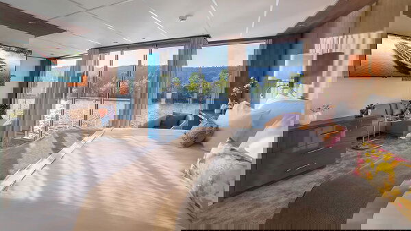 Amadeus Provence Cabin Image