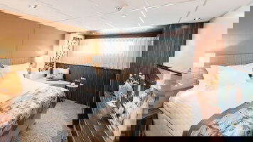 Amadeus Queen Standard Stateroom