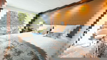 Amadeus Queen French Balcony