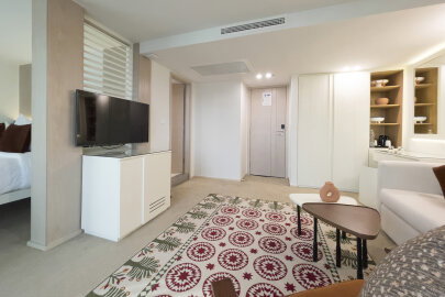 AmaDahlia Deluxe Suite (French Balcony & Outside Balcony)
