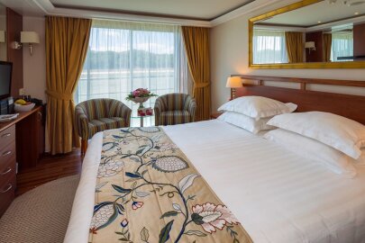 AmaDante Stateroom (French Balcony)