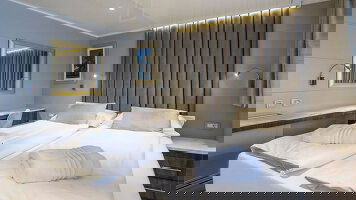 MV Lady Eleganza Oval Window Cabin