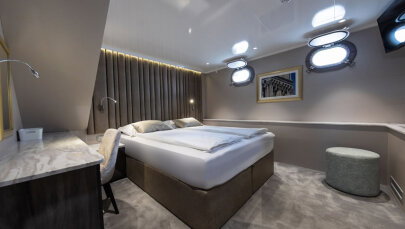MV Lady Eleganza Porthole Cabin