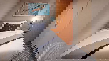 Celebrity Silhouette Single Inside