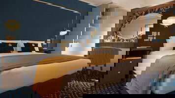 Queen Anne Britannia Inside