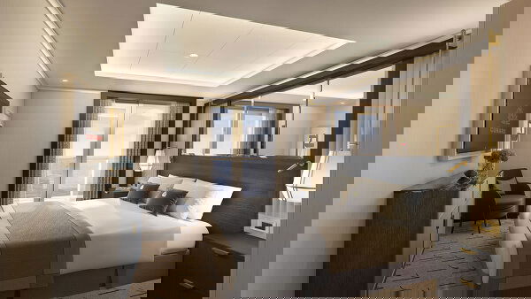 Queen Anne Cabin Image