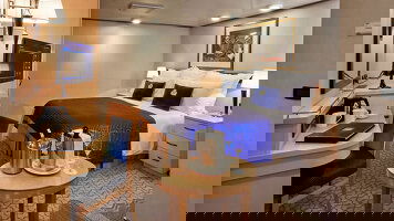 Queen Elizabeth Deluxe Inside