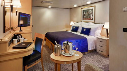 Queen Elizabeth Deluxe Inside