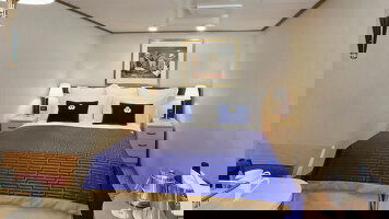 Queen Elizabeth Inside