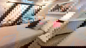 Queen Elizabeth Oceanview (Single)