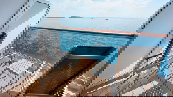 Queen Elizabeth Cabin Image