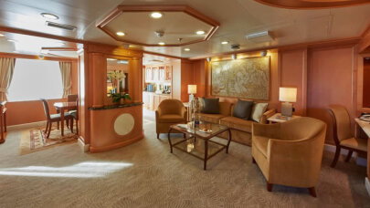 Queen Elizabeth Master Suite