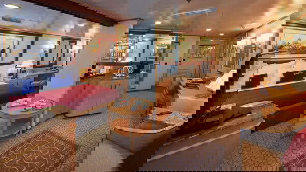 Queen Elizabeth Cabin Image