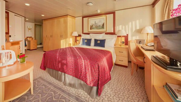 Queen Elizabeth Cabin Image