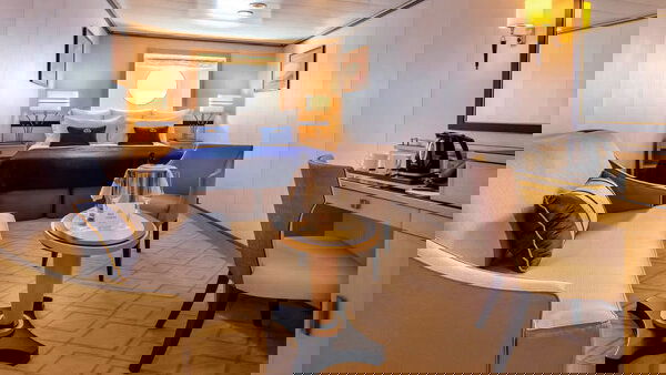 Queen Mary 2 Cabin Image