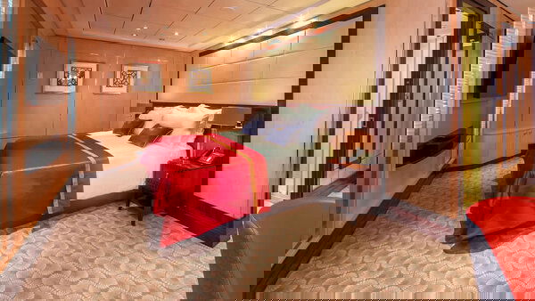 Queen Mary 2 Cabin Image