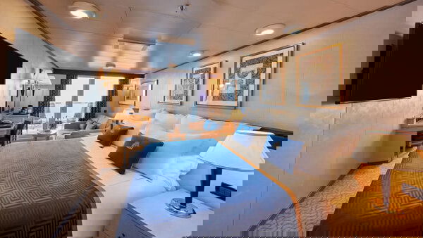 Queen Victoria Cabin Image