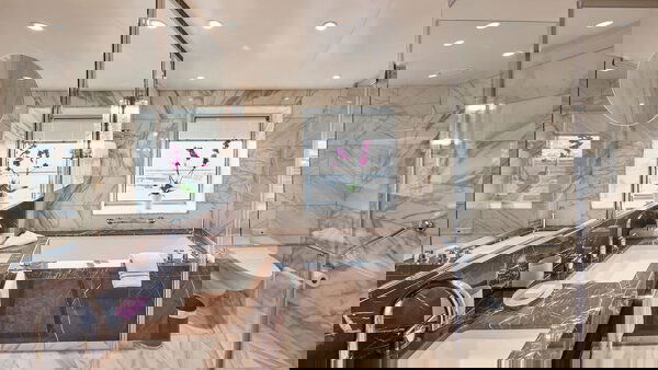 Queen Victoria Cabin Image