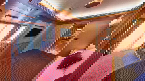 Queen Victoria Cabin Image