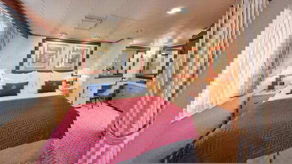 Queen Victoria Cabin Image