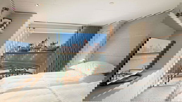 Emerald Liberte Cabin Image