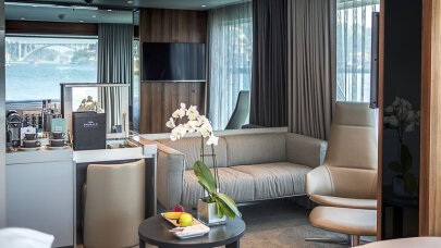 Emerald Radiance Riverview Suite