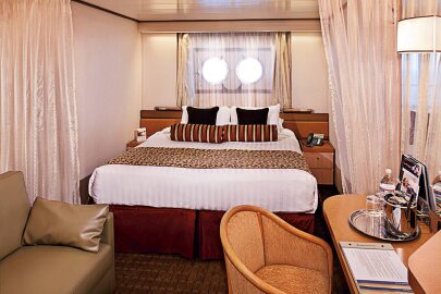 Volendam Oceanview (Porthole)