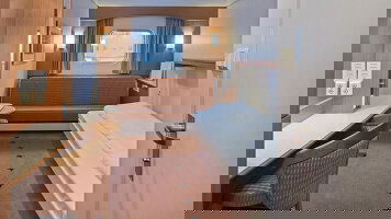 MS Midnatsol Polar Outside