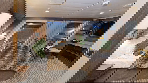 MS Richard With Cabin Image