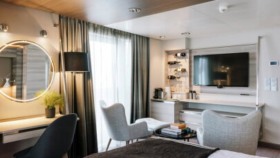 MS Fridtjof Nansen Corner Suite (Balcony)