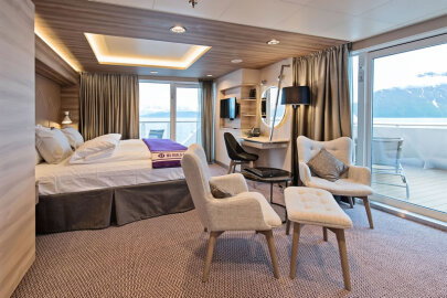 MS Roald Amundsen Corner Suite (Balcony)