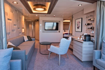 MS Roald Amundsen Large Suite (Balcony)