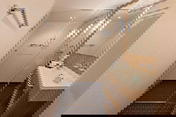 MS Spitsbergen Cabin Image