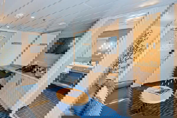 MS Spitsbergen Cabin Image