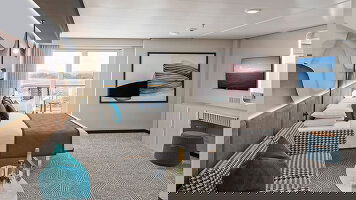 Norwegian Aqua Forward-Facing Club Balcony Suite (Large Balcony)