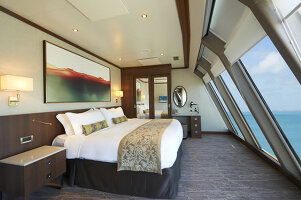 Norwegian Dawn Deluxe Owner's Suite