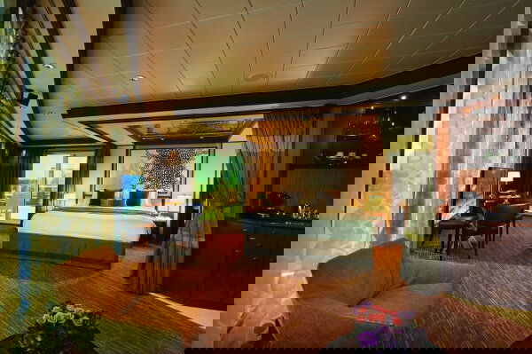 Norwegian Jade Cabin Image