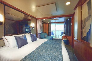 Norwegian Jade Aft-Facing Club Balcony Suite